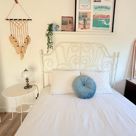 Moradia Com Escada, Jardim E Piscina *