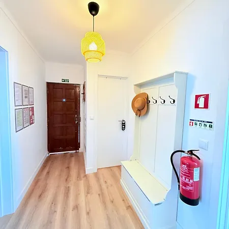 Moradia Com Escada, Jardim E Piscina Дом отдыха Алмада