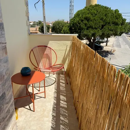 Moradia Com Escada, Jardim E Piscina Дом отдыха
