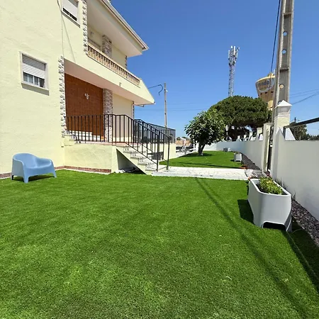 Дом отдыха Moradia Com Escada, Jardim E Piscina Алмада