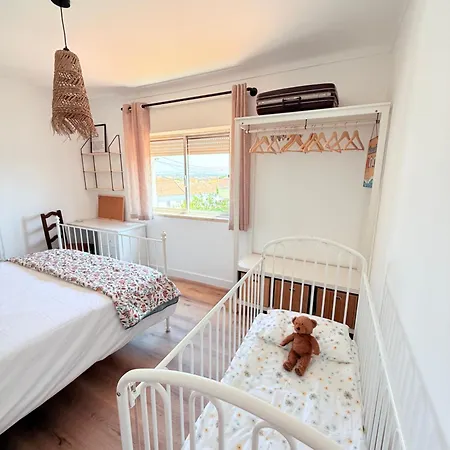 Moradia Com Escada, Jardim E Piscina Дом отдыха