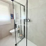 Moradia Com Escada, Jardim E Piscina * Almada