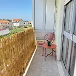 Vakantiehuis Moradia Com Escada, Jardim E Piscina