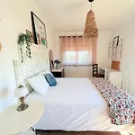 Moradia Com Escada, Jardim E Piscina Almada