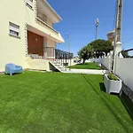 Vakantiehuis Moradia Com Escada, Jardim E Piscina Almada
