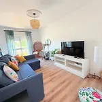 Moradia Com Escada, Jardim E Piscina Vakantiehuis Almada