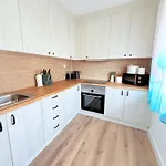 Moradia Com Escada, Jardim E Piscina