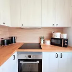 Vakantiehuis Moradia Com Escada, Jardim E Piscina Almada