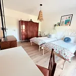 Moradia Com Escada, Jardim E Piscina