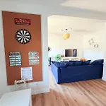 Vakantiehuis Moradia Com Escada, Jardim E Piscina *