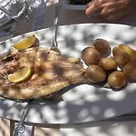 Moradia Com Escada, Jardim E Piscina Almada