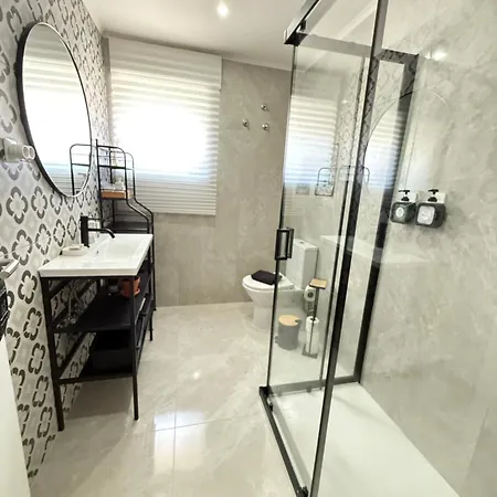 Moradia Com Escada, Jardim E Piscina, 3kms Дом отдыха *