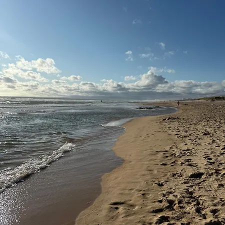 Moradia Com Escada E Jardim, Piscina Maio 2026 *