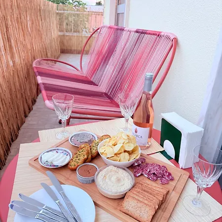 Moradia Com Escada E Jardim, Piscina Maio 2026 Ferienhaus Almada