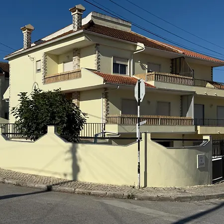 Moradia Com Escada E Jardim, Piscina Maio 2026 Ferienhaus