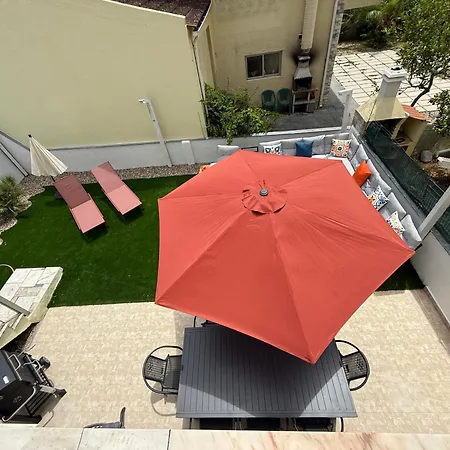 Moradia Com Escada, Jardim E Piscina, 3kms Casa vacanze *