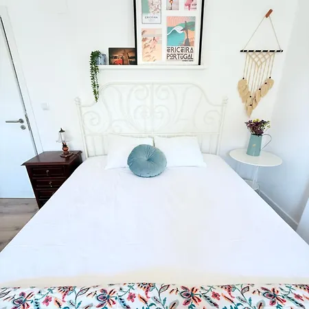 Moradia Com Escada E Jardim, Piscina Maio 2026 Ferienhaus *