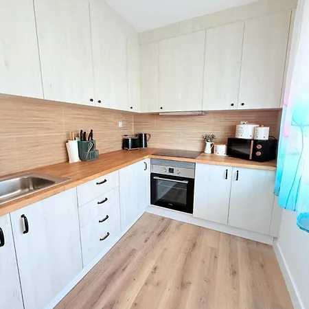 Moradia Com Escada E Jardim, Piscina Maio 2026