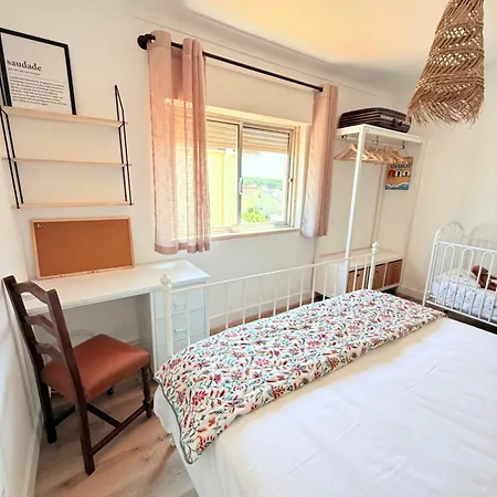 Moradia Com Escada E Jardim, Piscina Maio 2026 Almada