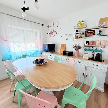 Moradia Com Escada, Jardim E Piscina, 3kms Дом отдыха Алмада
