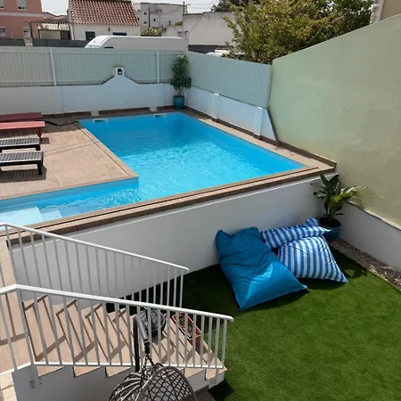 Moradia Com Escada, Jardim E Piscina, 3kms Дом отдыха