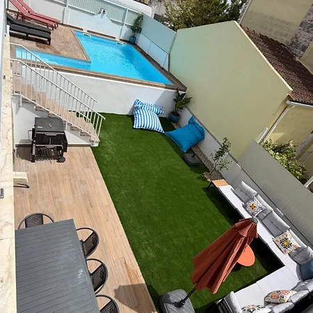 Moradia Com Escada, Jardim E Piscina, 3kms Дом отдыха