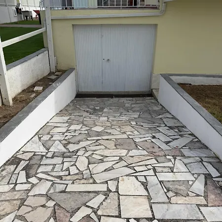 Moradia Com Escada, Jardim E Piscina, 3kms Дом отдыха *