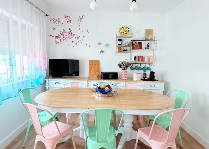 Moradia Com Escada E Jardim, Piscina Maio 2026 بيت للعطل *