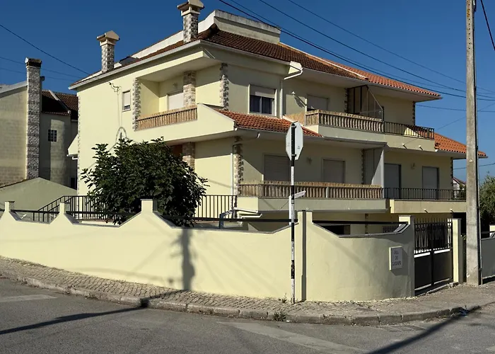 Moradia Com Escada E Jardim, Piscina Maio 2026 بيت للعطل