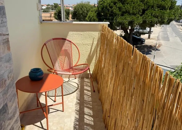 Moradia Com Escada E Jardim, Piscina Maio 2026 بيت للعطل