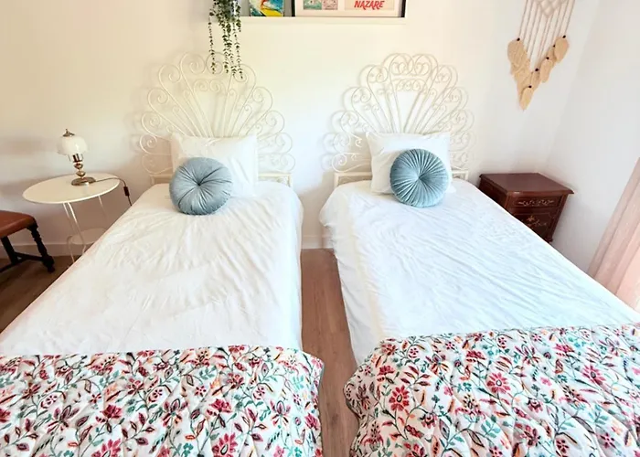 Moradia Com Escada E Jardim, Piscina Maio 2026 *