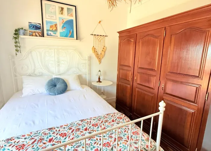 Moradia Com Escada E Jardim, Piscina Maio 2026 بيت للعطل