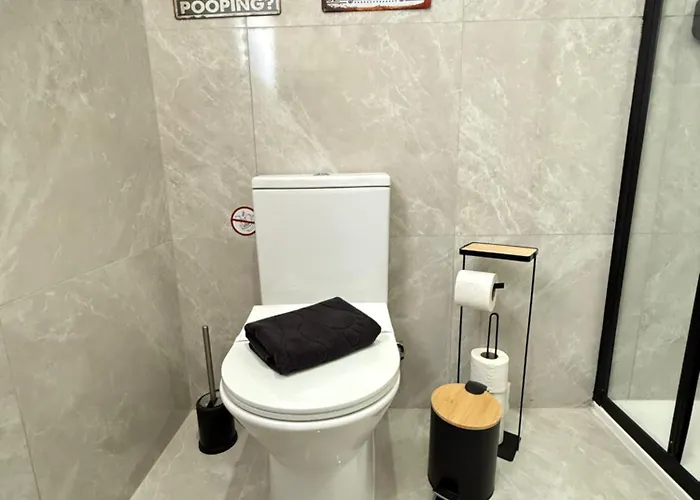 Moradia Com Escada E Jardim, Piscina Maio 2026 ألمادا