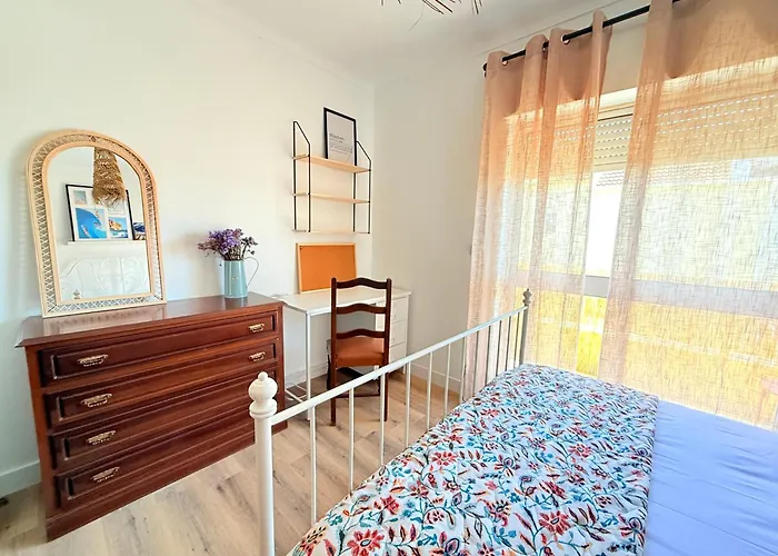 Moradia Com Escada E Jardim, Piscina Maio 2026 *