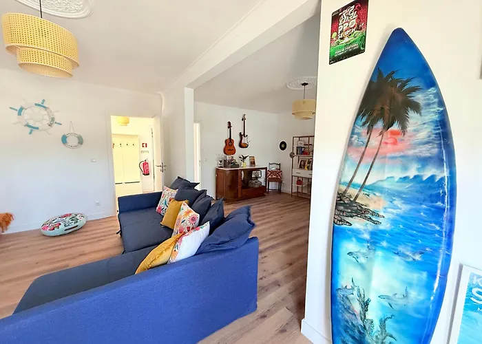 Moradia Com Escada E Jardim, Piscina Maio 2026 بيت للعطل ألمادا