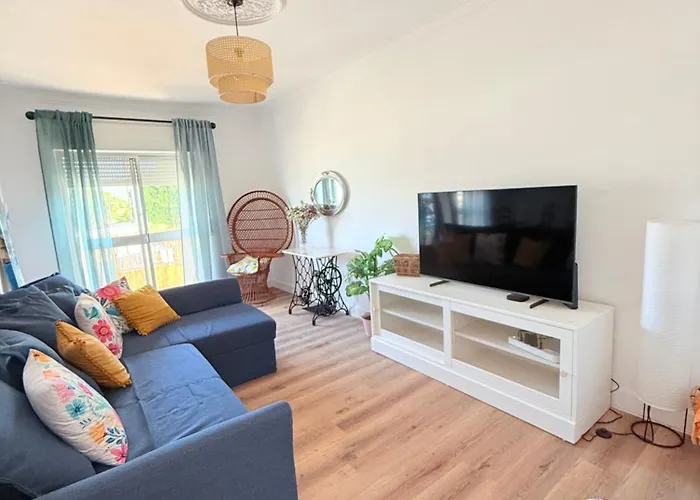 Moradia Com Escada E Jardim, Piscina Maio 2026 بيت للعطل ألمادا