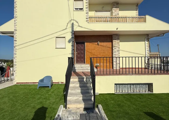 Moradia Com Escada E Jardim, Piscina Maio 2026 ألمادا