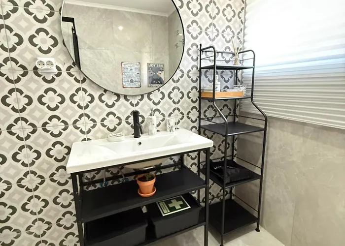 Moradia Com Escada E Jardim, Piscina Maio 2026 * ألمادا