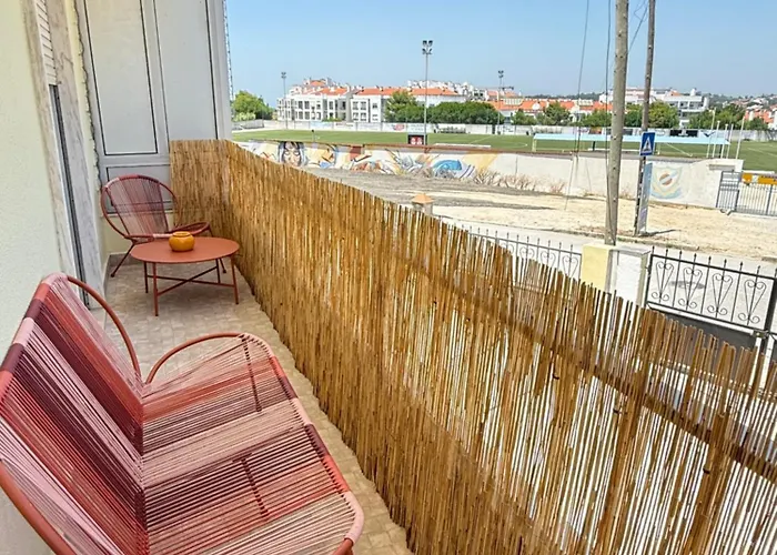 Moradia Com Escada E Jardim, Piscina Maio 2026 بيت للعطل