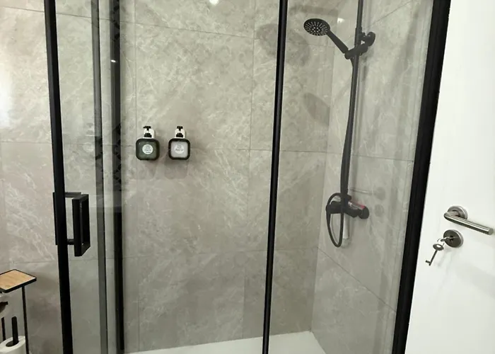 بيت للعطل Moradia Com Escada E Jardim, Piscina Maio 2026 ألمادا