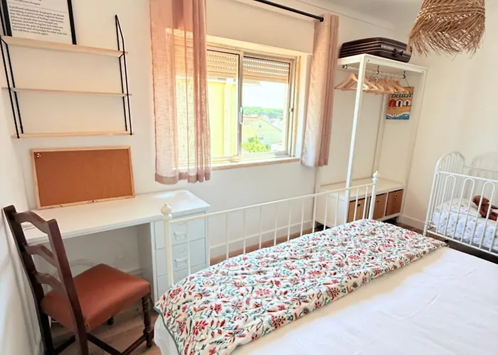 Moradia Com Escada E Jardim, Piscina Maio 2026 ألمادا